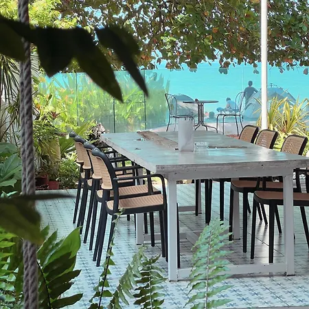 Smell Rose Beach Garden Batu Ferringhi Exterior photo